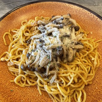 District 5 - House Garlic Noodles with mushrooms - was good & tasty! - Noodles Near Me - Lake Forest, California District 5 - House Garlic Noodles with mushrooms - was good & tasty! - Noodles Near Me - Lake Forest, California