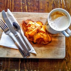 The Wee Boulangerie - Almond Croissant // Bad latte
