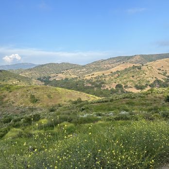 Weir Canyon Trailhead - Hiking Near Me - Anaheim, California