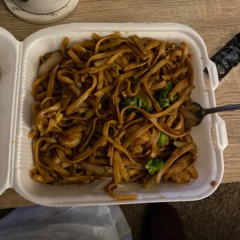 Egg Roll Street - Shrimp lo mein - Chinese Near Me - Broken Arrow, Oklahoma Egg Roll Street - Shrimp lo mein - Chinese Near Me - Broken Arrow, Oklahoma