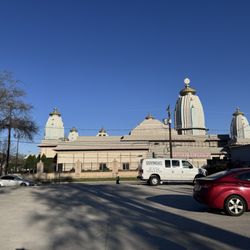 Govinda's Vegetarian Cuisine - Parking lot