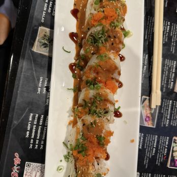 A La Diabla Sushi - Salmon tempura roll - Sushi Bars Near Me - San Fernando, California