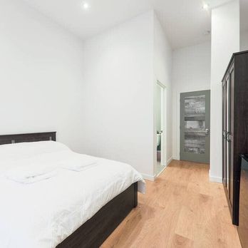 Vrbo - Falsely advertised listing photos. Does not show holes in the walls or yellow stains on the sheets. - Vacation Rentals Near Me - Wareham, Massachusetts
