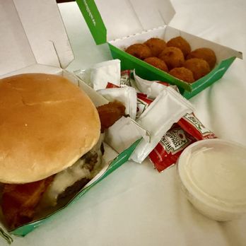Wahlburgers - American Near Me - Mashantucket, Connecticut