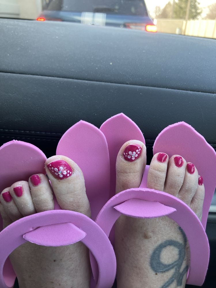 D-Pro Nails Spa & Barber Logo