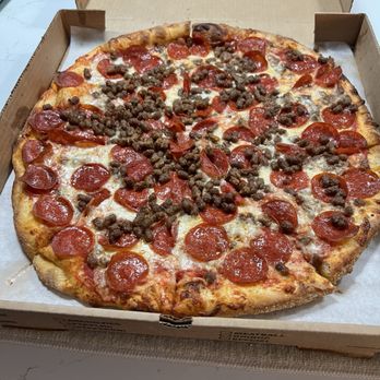 Vincent's Italian Restaurant - Tuesday Large Pizza special with 4 toppings. This is double pepperoni and beef - Italian Near Me - Mount Dora, Florida Vincent's Italian Restaurant - Tuesday Large Pizza special with 4 toppings. This is double pepperoni and beef - Italian Near Me - Mount Dora, Florida
