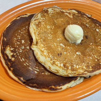 Roosters Restaurant - Blueberry pancakes - American Near Me - Pendleton, Oregon