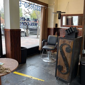 Creating Images - Men's Hair Salons Near Me - Inglewood, California Creating Images - Men's Hair Salons Near Me - Inglewood, California