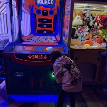 Bowlmor Cupertino - Arcade game - Arcades Near Me - Cupertino, California Bowlmor Cupertino - Arcade game - Arcades Near Me - Cupertino, California