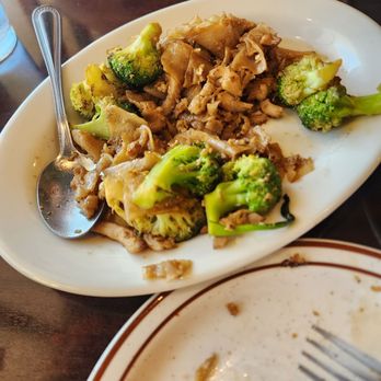 Thai Diamond Bar B Q - Chicken Pad See Ew - Thai Near Me - Rancho Cucamonga, California Thai Diamond Bar B Q - Chicken Pad See Ew - Thai Near Me - Rancho Cucamonga, California