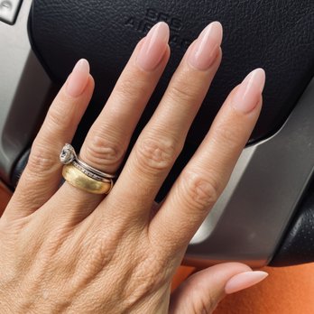 Levue Nails & Spa - Natural nails with Dip - Nail Salons Near Me - Bellevue, Washington