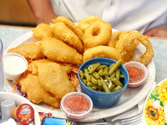 Boscos Diner by null