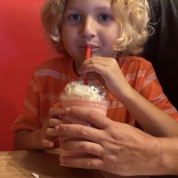Clyde’s Hot Chicken - Yummy strawberry shake. - Chicken Shop Near Me - Placentia, California Clyde’s Hot Chicken - Yummy strawberry shake. - Chicken Shop Near Me - Placentia, California