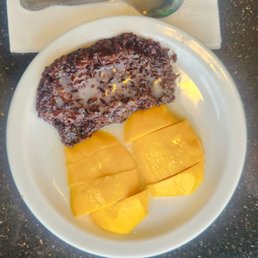 mango sticky rice. yum! mango sticky rice. yum!