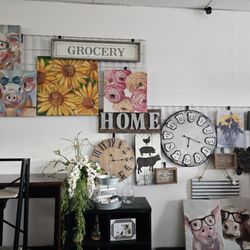 Scarletts Korner Consignments - Wall decor