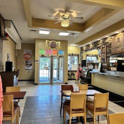 La Plaza Taqueria - The front - where you order.