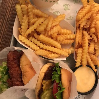 Shake Shack Upper West Side - Fast Food Near Me - New York, New York