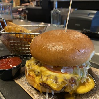 Guy Fieri's Branson Kitchen + Bar - Cheezy burger - Bars Near Me - Branson, Missouri