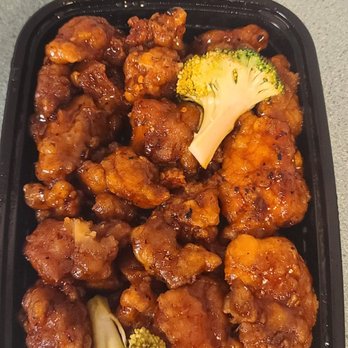 Cathay Kitchen - Best Gen t'so chicken I've had in a long time! - Chinese Near Me - Dedham, Massachusetts