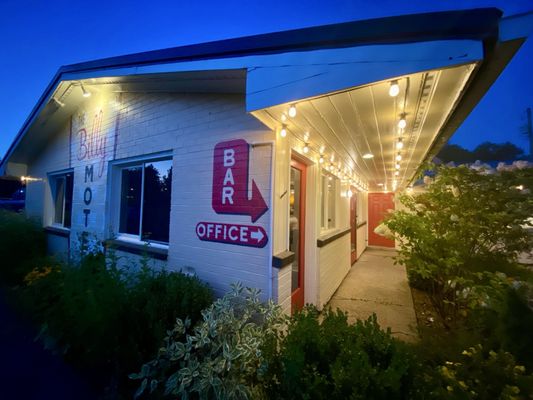 The Billy Motel & Bar / ISH Kitchen by null