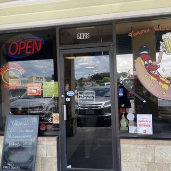 Famous Uncle Al's - Outside - New American Near Me - Virginia Beach, Virginia