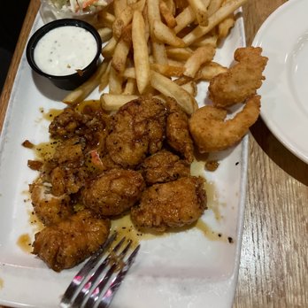Applebee's Grill + Bar - All you can eat boneless chicken wings missing two pieces. He shared. - Sports Bars Near Me - Merrillville, Indiana Applebee's Grill + Bar - All you can eat boneless chicken wings missing two pieces. He shared. - Sports Bars Near Me - Merrillville, Indiana