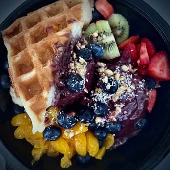 Waffle and Berry - Acai Bowl w/all the fruits - Waffles Near Me - Honolulu, Hawaii