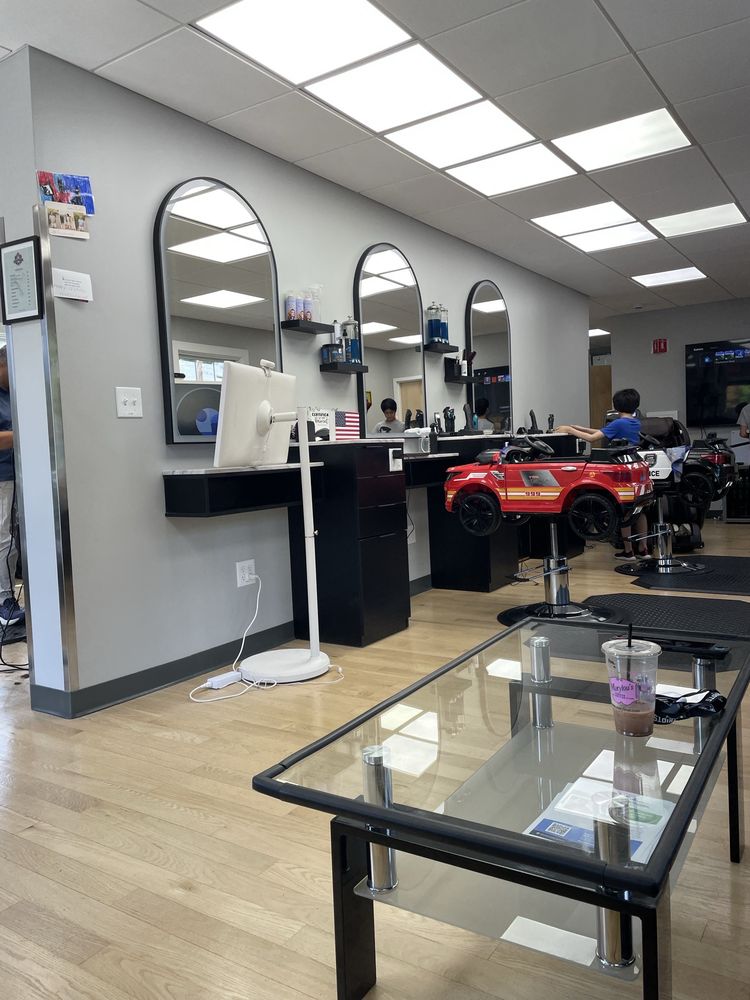 Prime Corner Barbershop Logo
