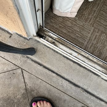 Hampton Inn Fairhope-Mobile Bay - Dirty patio. - Hotels Near Me - Fairhope, Alabama