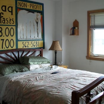 Qupqugiaq Inn - Private bath with double bed. This is before I checked out. - Hotels Near Me - Anchorage, Alaska