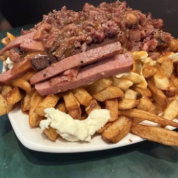 La Banquise - La shoot-out poutine - Poutineries Near Me - Montreal, Quebec