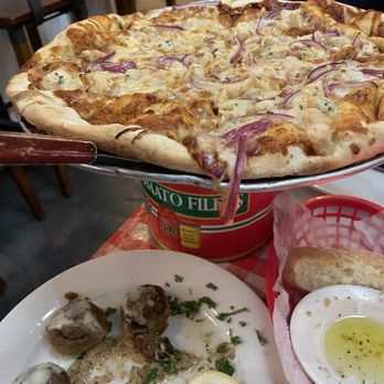 Mama D's - Suffed Sammie'S Stuffed Mushrooms Medium BBQ Chicken Pizza - Pizza Near Me - Torrance, California Mama D's - Suffed Sammie'S Stuffed Mushrooms Medium BBQ Chicken Pizza - Pizza Near Me - Torrance, California