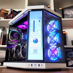 Proline S.A. - Gamingowa i rozświetlona konfiguracja w obudowie #Hyte Y70 Touch Infinite Panda z ekranem dotykowym IPS o przekątnej 14,9 cala.