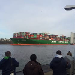 Bubendey-Ufer Fähranleger - Gigantisch/  CSCL GLOBE....Fährt am Anleger vorbei...