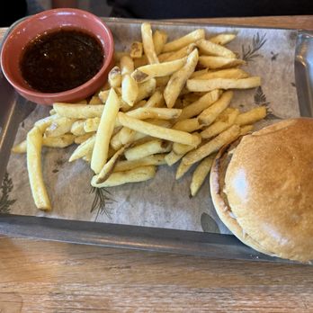 The Botanist - Cheeseburger with bone marrow dipping sauce - Barbeque Near Me - Chester, CHW
