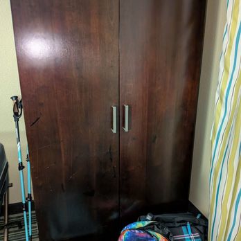 Best Western Long Beach Inn - A box closet doesn't fit anything - Hotels Near Me - Long Beach, Washington