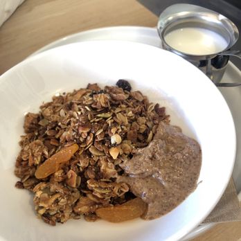 Beleza Coffee Bar - Granola bowl - Coffee & Tea Near Me - Boulder, Colorado