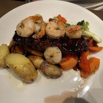 Harpers Landing - Steak and Shrimp - Bars Near Me - Oakville, Ontario