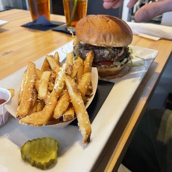Cribbs Kitchen - Jalapeño popper burger w/ Parmesan fries - Southern Near Me - Spartanburg, South Carolina Cribbs Kitchen - Jalapeño popper burger w/ Parmesan fries - Southern Near Me - Spartanburg, South Carolina