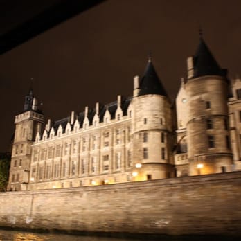 Vedettes de Paris - Buildings lit up at night by artificial lights doesn't look as nice during the day. - Boat Tours Near Me - Paris, 75