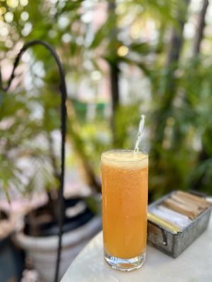 À la Folie Café by null