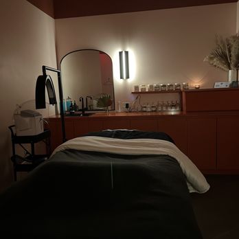 Shop Good - Facial Room. Heated bed and calming/relaxing atmosphere - Cosmetics & Beauty Supply Near Me - San Diego, California Shop Good - Facial Room. Heated bed and calming/relaxing atmosphere - Cosmetics & Beauty Supply Near Me - San Diego, California