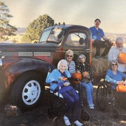 Siskiyou Springs Senior Living - Day trip to Hunter's Orchards with Frank and Donna 2023!