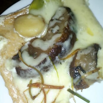 Chez Henry's - Roasted garlic sautéed mushroom and leeks flat bread - New American Near Me - Delray Beach, Florida