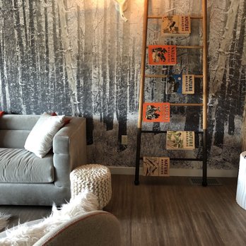 Field Guide Lodge - Lobby - Hotels Near Me - Stowe, Vermont