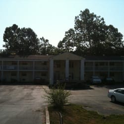 Colonial Lodge Motel