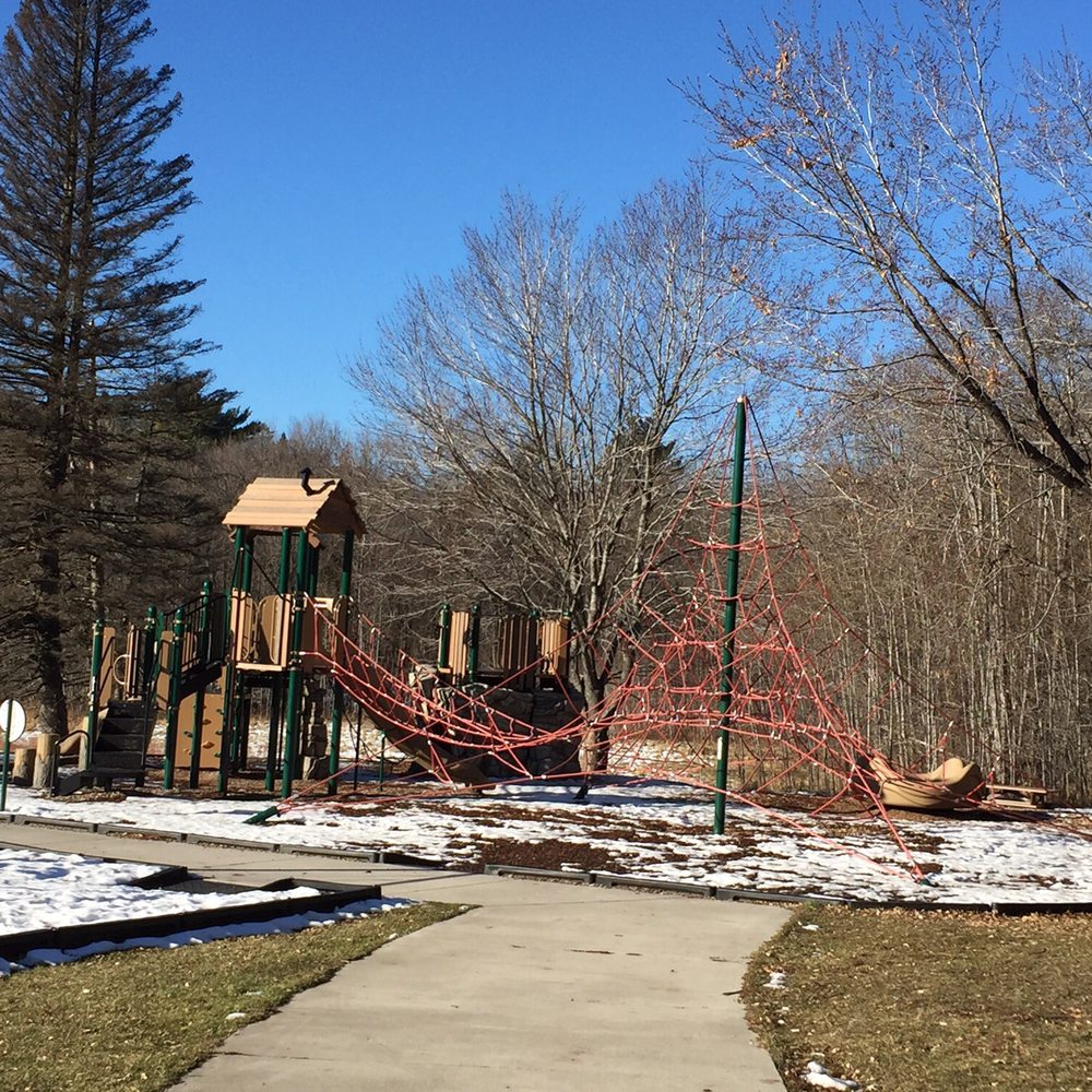 Chambers Grove Park - Playground area - Hiking Near Me - Duluth, Minnesota Chambers Grove Park - Playground area - Hiking Near Me - Duluth, Minnesota