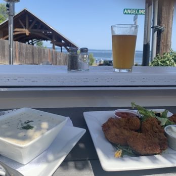 Sully's Bistro & Bar - Chowder & fried oysters - American Near Me - Suquamish, Washington Sully's Bistro & Bar - Chowder & fried oysters - American Near Me - Suquamish, Washington