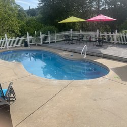 Plain & Fancy Bed & Breakfast - The Pool view