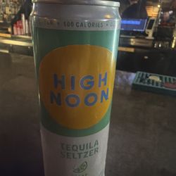 Heroes Pub - High noon